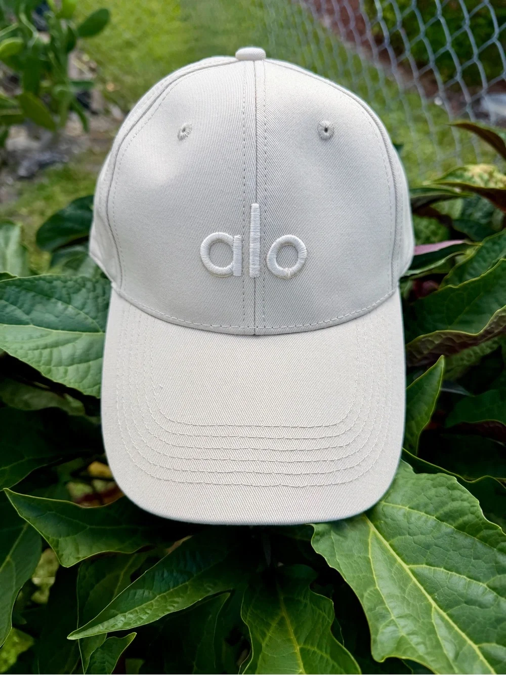 ALO Yoga Light Cream Logo Baseball Cap Unisex